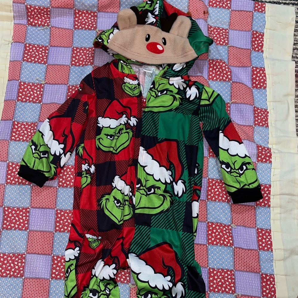 🎉Grinch Kids Pajamas with Reindeer Hood - Red and Green. F132